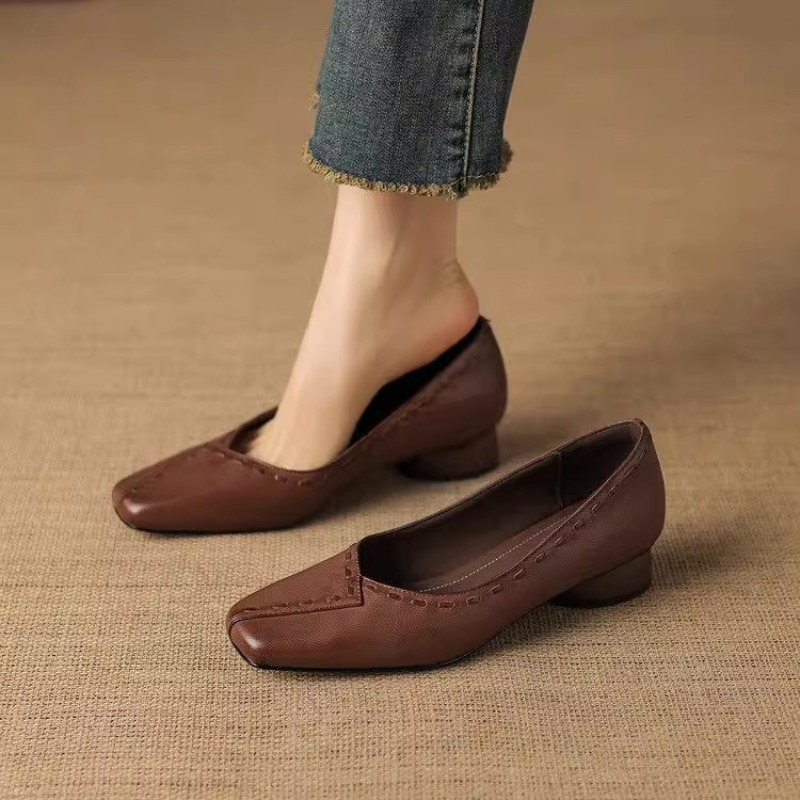 Leather Work Outfit - Elegante pumps met vierkante neus en