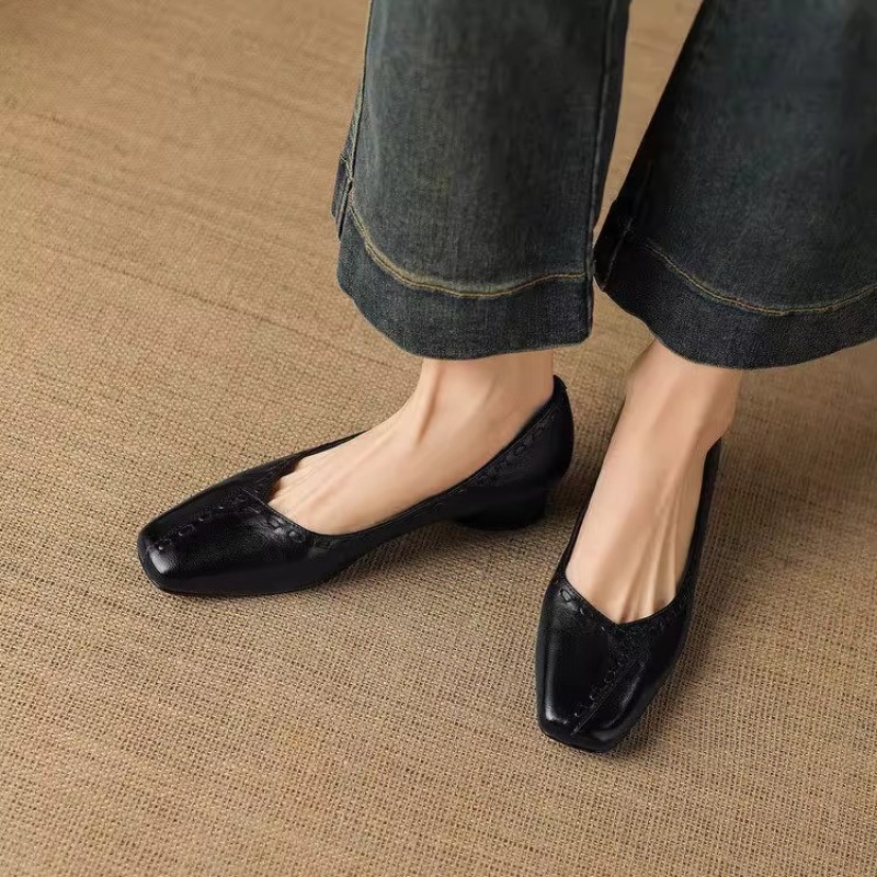 Elegante pumps met vierkante n - Leather Work Outfit recensie en prijs