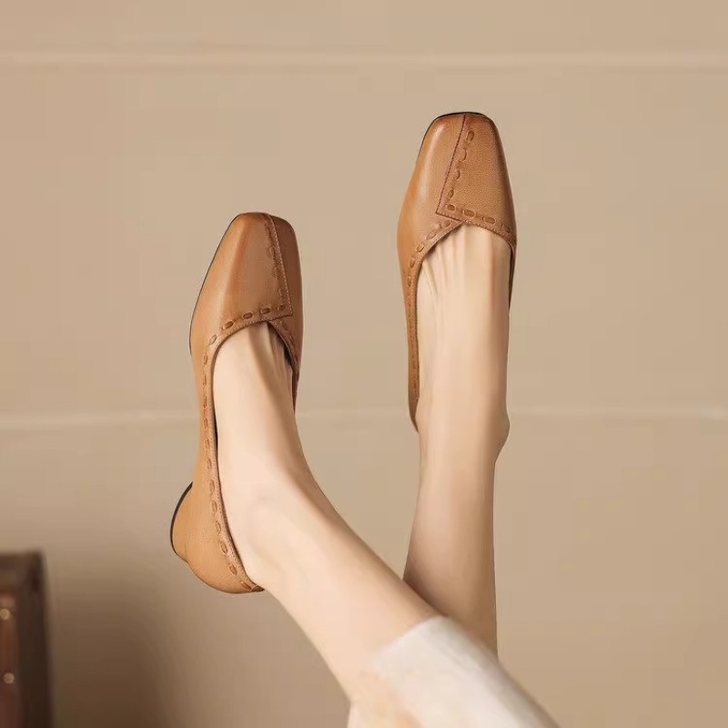 Elegante pumps met vierkante n - Leather Work Outfit recensie en prijs